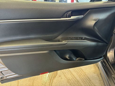 Used 2024 Toyota Camry SE image 19