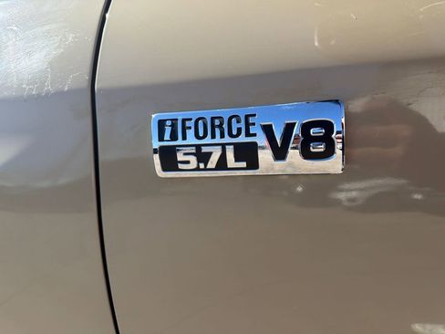 Used 2018 Toyota Tundra SR5 w/ TRD Off Road Package image 8