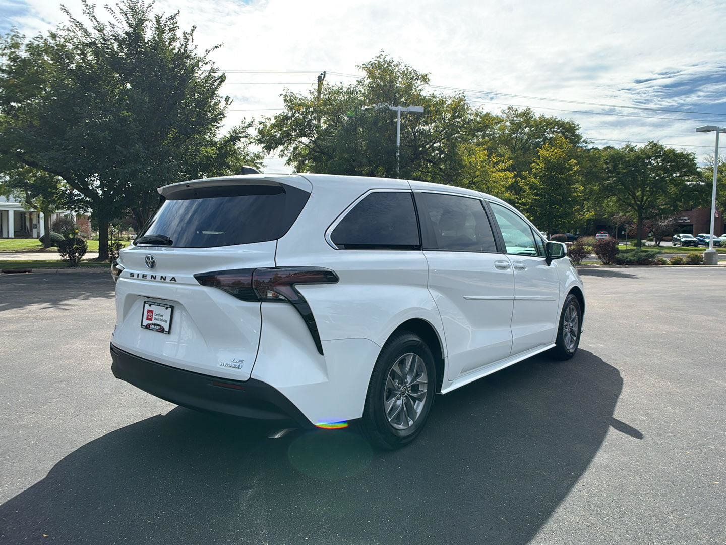 Used 2024 Toyota Sienna LE AWD/4WD image 11