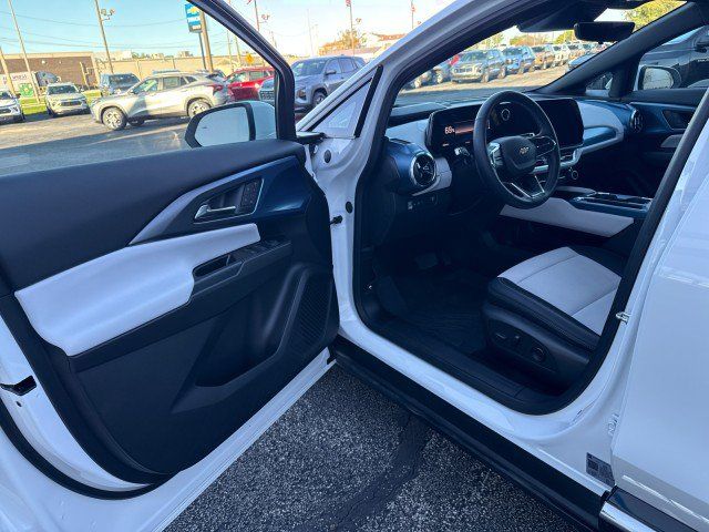 Used 2025 Chevrolet Equinox EV LT w/ Convenience Package II FWD image 14