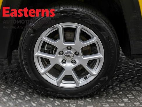 Used 2023 Jeep Renegade Latitude image 32