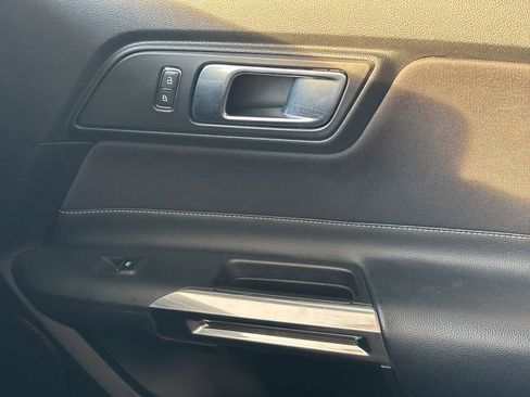 Used 2020 Ford Mustang Coupe image 11