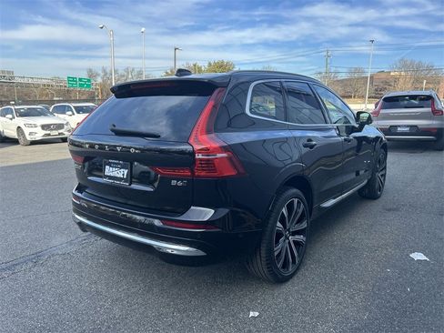 Certified 2023 Volvo XC60 B6 Ultimate w/ Climate Package image 8
