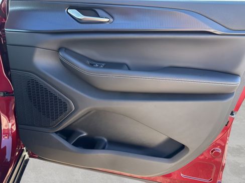 New 2025 Jeep Grand Cherokee L Altitude image 10