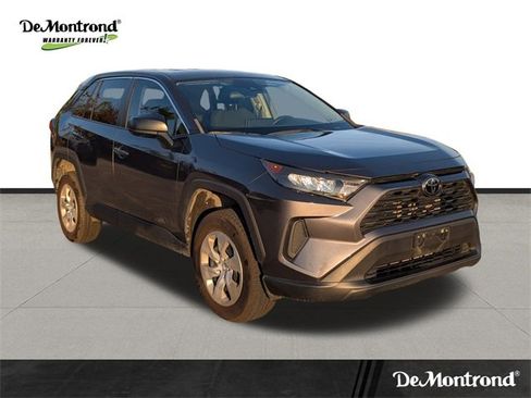 Used 2022 Toyota RAV4 LE image 3