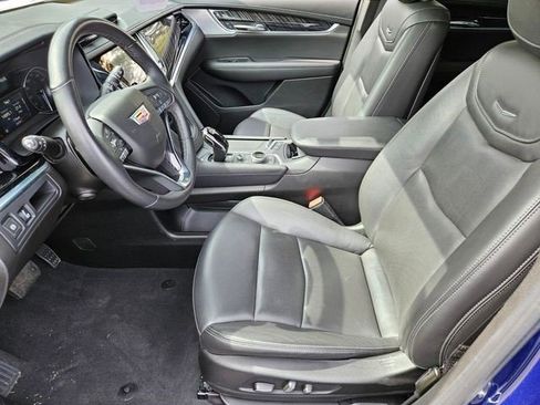 Certified 2025 Cadillac XT6 Premium Luxury FWD image 9