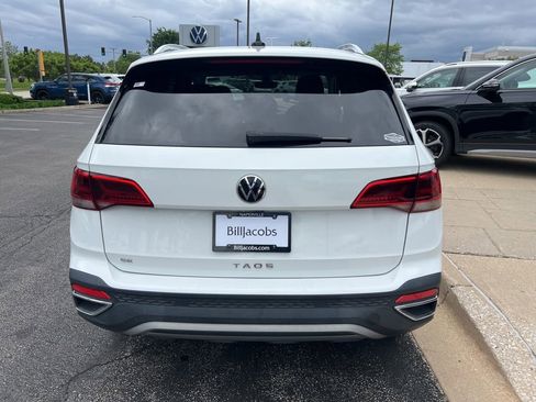 Used 2022 Volkswagen Taos SE FWD image 5