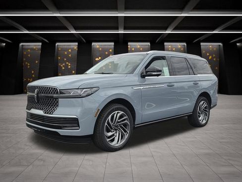 New 2026 Lincoln Navigator Reserve AWD/4WD image 4