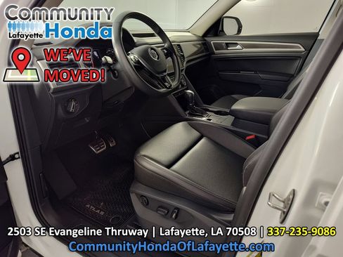 Used 2019 Volkswagen Atlas SE w/ Panoramic Sunroof Package FWD image 2