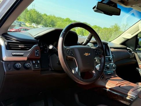 Used 2020 Chevrolet Suburban Premier AWD/4WD image 2