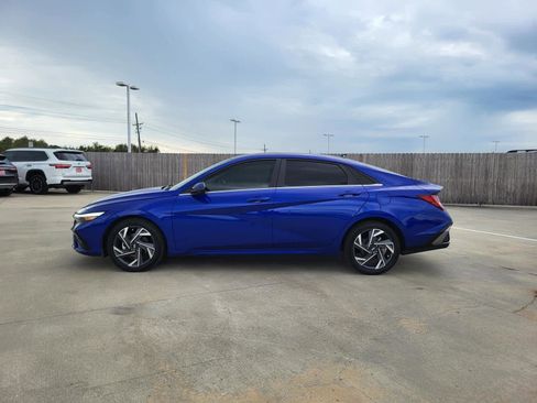 Used 2024 Hyundai Elantra Limited image 2