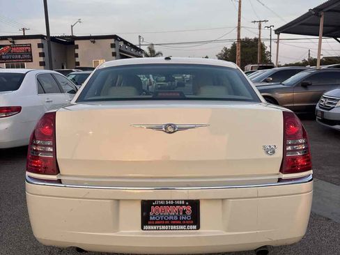 Used 2007 Chrysler 300 C image 4
