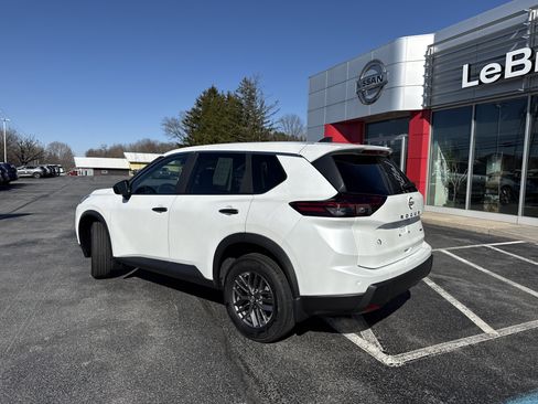 Certified 2024 Nissan Rogue S image 9
