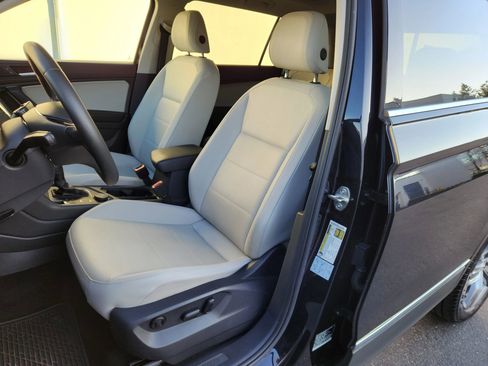 Used 2020 Volkswagen Tiguan SEL w/ 3rd Row Seat Package image 8