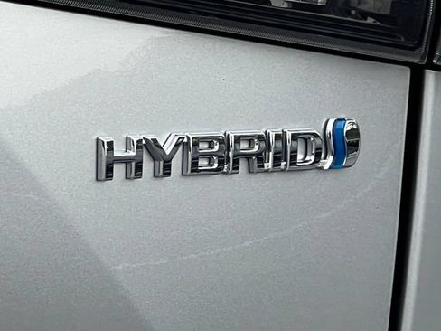 Used 2023 Toyota Highlander XLE AWD/4WD image 2