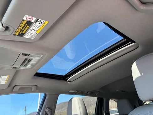 Used 2016 Toyota Highlander Limited image 30