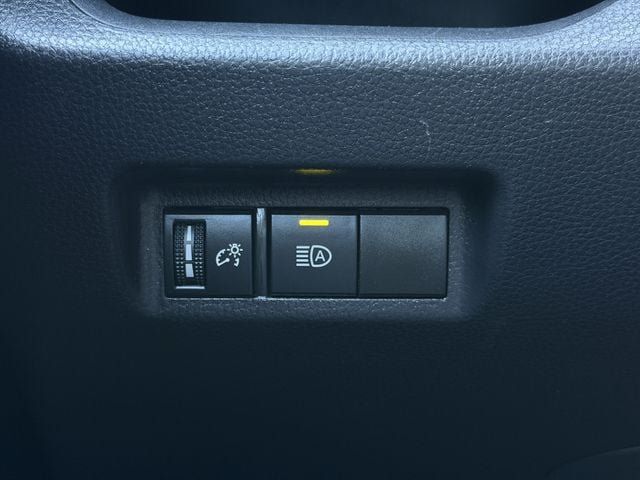 Used 2025 Toyota RAV4 LE AWD/4WD image 20