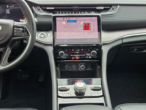 Used 2022 Jeep Grand Cherokee Overland w/ MOPAR Finishing Package AWD/4WD image 16