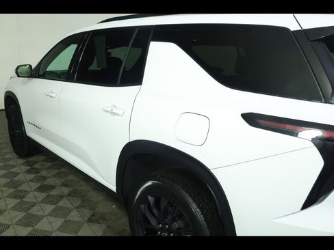 Used 2024 Chevrolet Traverse LT w/ Enhanced Driving Package image 18