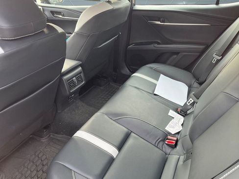 Used 2025 Toyota Camry SE image 7