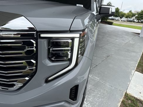Used 2025 GMC Sierra 1500 Denali w/ Denali Reserve Package AWD/4WD image 7
