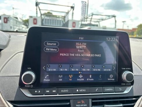 Used 2024 Nissan Altima 2.5 SV FWD image 23