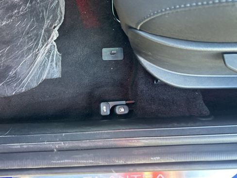 Used 2025 Hyundai Elantra Sport image 12