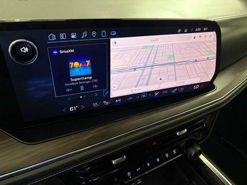 Used 2025 Chevrolet Suburban Premier image 31