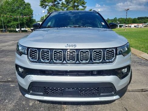 Used 2025 Jeep Compass Limited AWD/4WD image 6