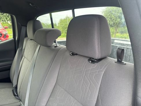Used 2019 Toyota Tacoma TRD Sport w/ Technology Package AWD/4WD image 12