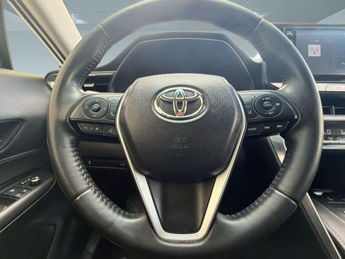 Used 2022 Toyota Venza LE image 16