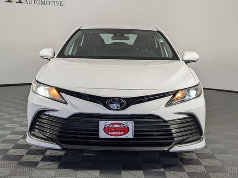 Used 2023 Toyota Camry LE image 3