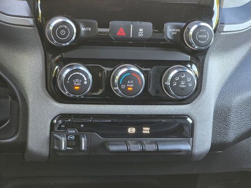 Used 2025 RAM 3500 Tradesman w/ Chrome Appearance Group AWD/4WD image 35