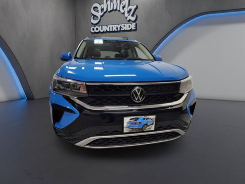 Certified 2023 Volkswagen Taos SE w/ Panoramic Sunroof Package image 2