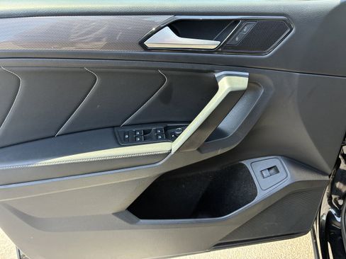 Used 2024 Volkswagen Tiguan SE image 23