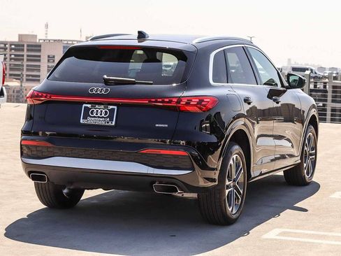 Used 2025 Audi Q5 Premium w/ Convenience Package AWD/4WD image 4