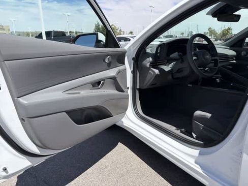 New 2026 Hyundai Elantra SE FWD image 10