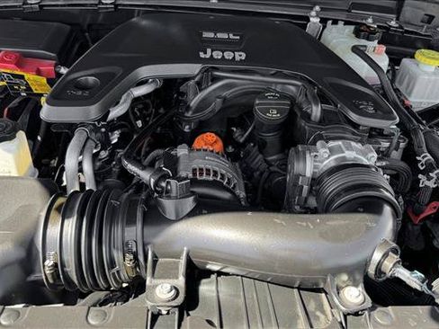 Used 2021 Jeep Gladiator Rubicon w/ Cold Weather Group AWD/4WD image 21