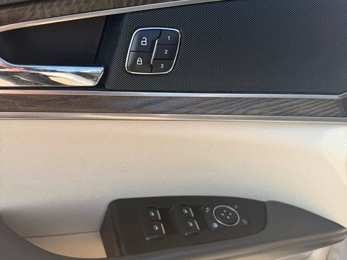 Used 2019 Lincoln Nautilus Select AWD/4WD image 9