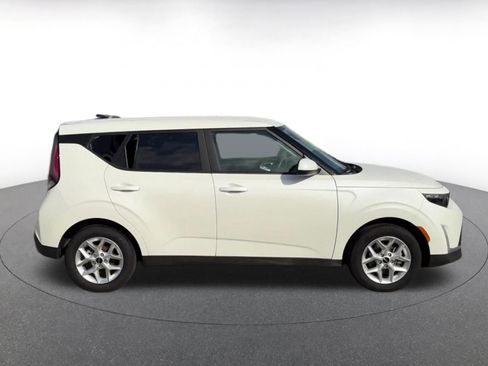 Used 2025 Kia Soul LX w/ LX Technology Package FWD image 13
