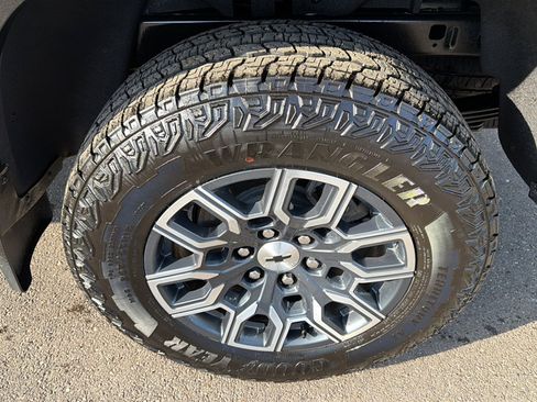 Used 2025 Chevrolet Colorado Z71 w/ Z71 Convenience Package 2 image 8