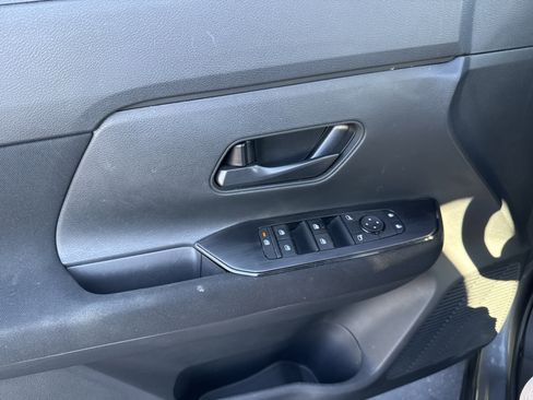 Used 2025 Nissan Kicks S AWD/4WD image 15