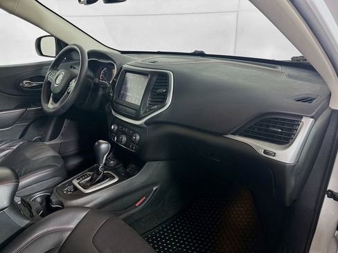 Used 2015 Jeep Cherokee Trailhawk w/ Comfort/Convenience Group AWD/4WD image 29