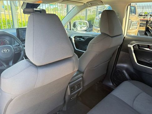Used 2021 Toyota RAV4 XLE w/ Convenience Package FWD image 23