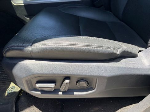 Used 2025 Toyota Tundra Limited AWD/4WD image 5