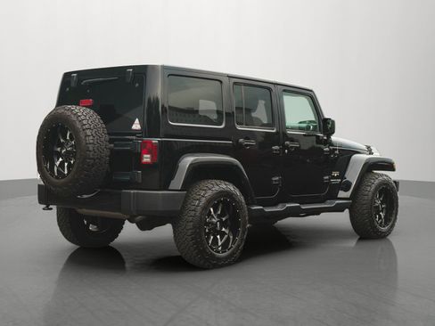 Used 2018 Jeep Wrangler Unlimited Sahara w/ Connectivity Group AWD/4WD image 7
