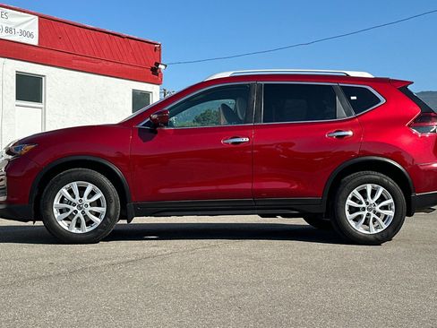 Used 2018 Nissan Rogue SV w/ Premium Package FWD image 7