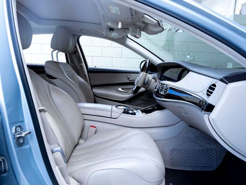 Used 2020 Mercedes-Benz S 560 Sedan image 28