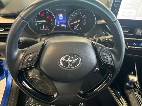 Used 2019 Toyota C-HR XLE FWD image 18