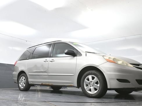 Used 2008 Toyota Sienna CE FWD image 19